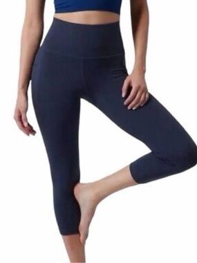Athleta Salutation Stash Navy Blue Knicker Length Capris as Large Petite